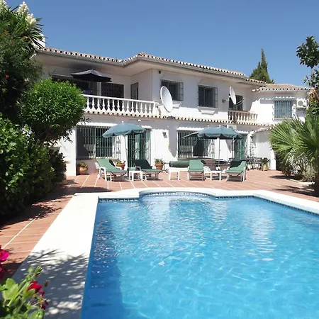 Luxury Oasis 4-bedroom With Private Pool In Fuengirola, Costa Del Sol