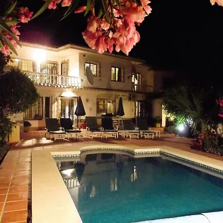 Villa Luxury Oasis 4-bedroom With Private Pool In Fuengirola, Costa Del Sol Fuengirola
