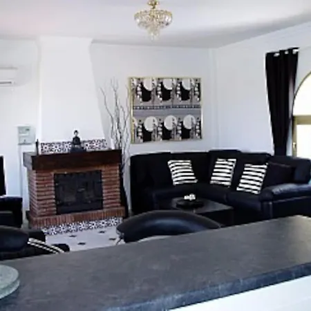 Luxury Oasis 4-bedroom With Private Pool In Fuengirola, Costa Del Sol Villa *